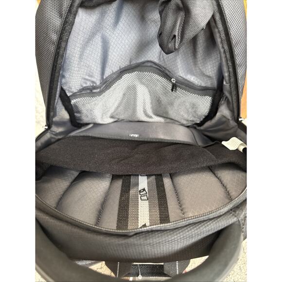 Heys Tech Pac 04 Computer Backpack Black F - Picture 10 of 16